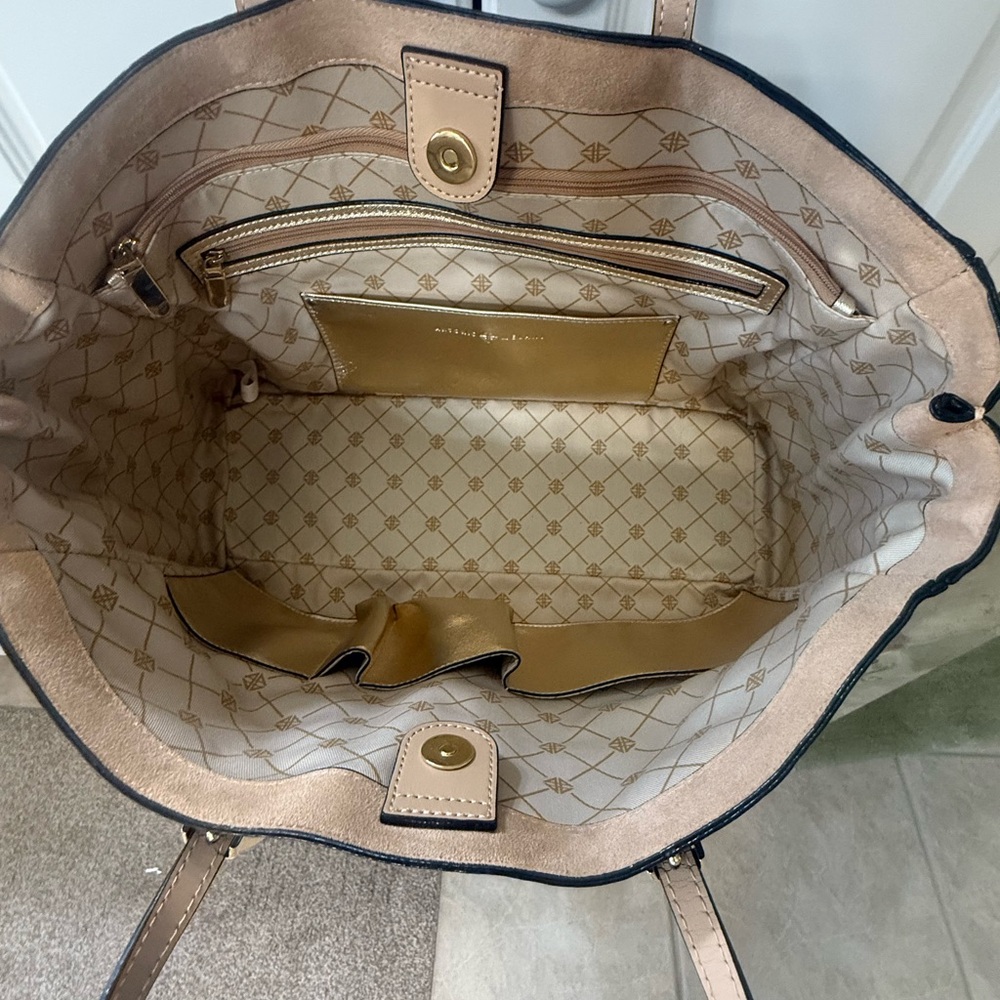 Elegant Black Tote Bag - Picture 6 of 12